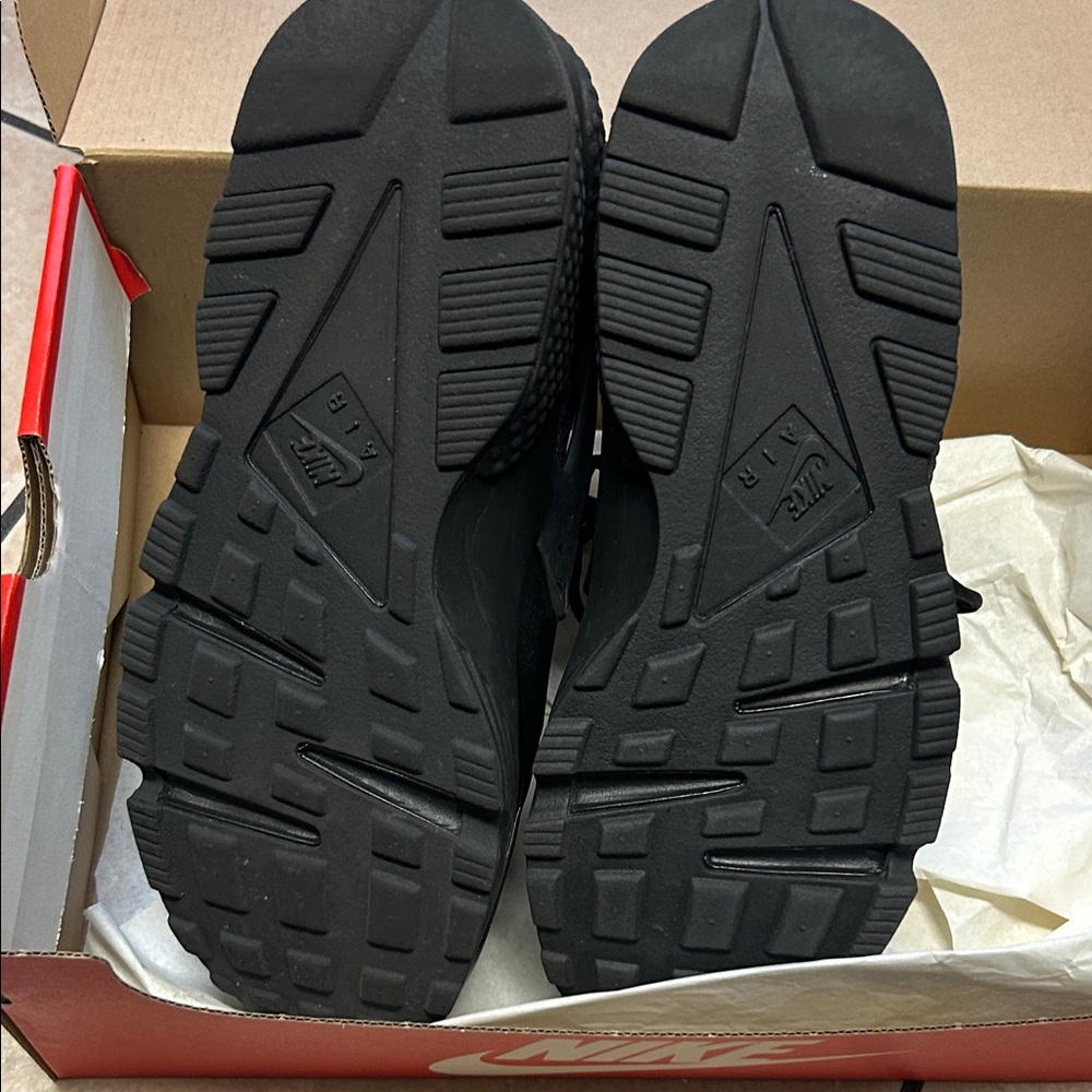 Nike women’s Air Huarache Run sneaker Black size 9.5 - Picture 6 of 9